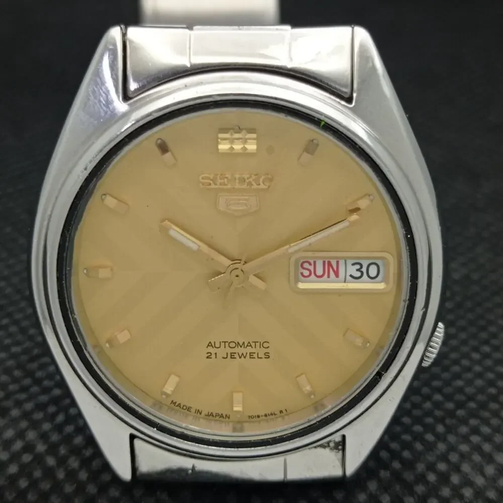 Vintage 1996 Seiko Automatic Mens Silver Watch W/daydate & Gold accents - Picture 4 of 8